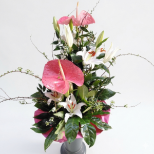 Blumenstrauß hochgebunden in rosa/weiß