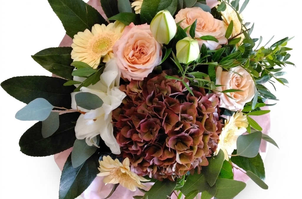 Blumenstrauß rund in creme