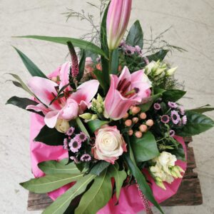 Blumenstrauß mit Lilien ( je nach Lagerung können Blumen und Farben variieren)